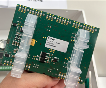 Un circuito electrónico

El contenido generado por IA puede ser incorrecto.